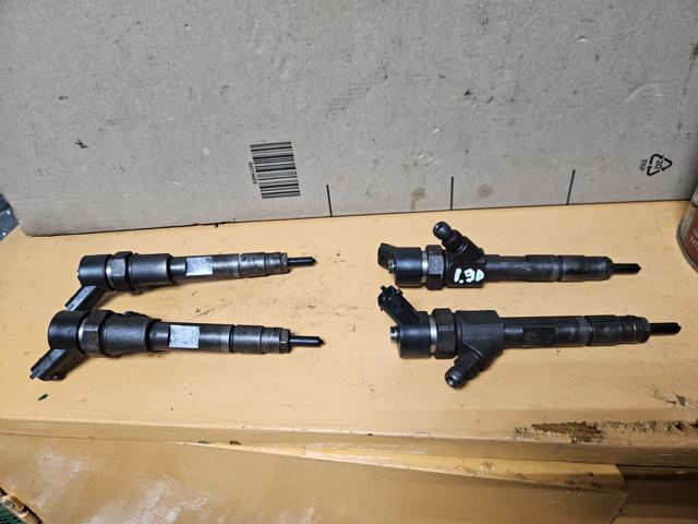 Форсунка дизельна в зборі, розпилювач + тримач 8200100272 RENAULT