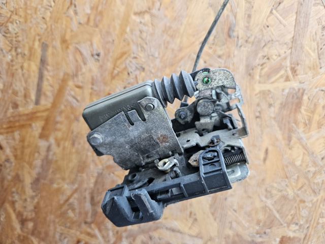 Замок водійських дверей 8200138037 RENAULT