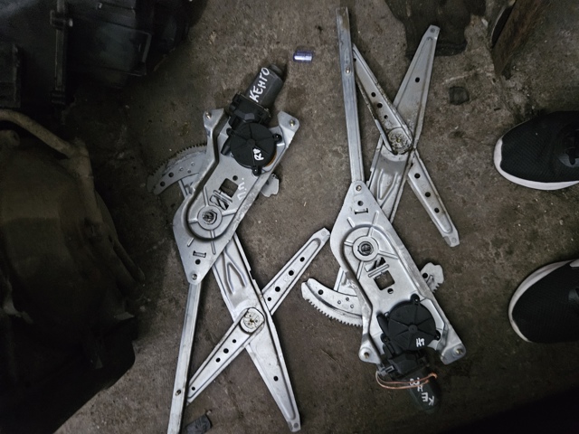 Склопідйомник передньої лівої двері 8200188553 RENAULT