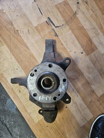 Кулак поворотний передній правий 8200322078 RENAULT