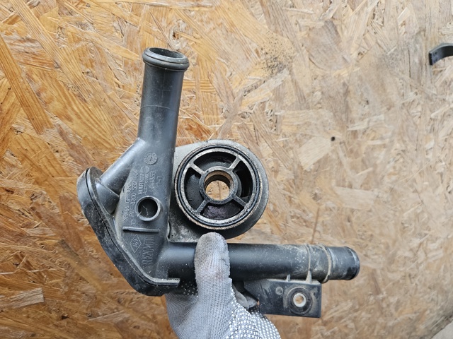 Водяний патрубок 8200552604 RENAULT