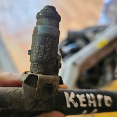 Форсунка дизельна в зборі, розпилювач + тримач 8201037748 RENAULT
