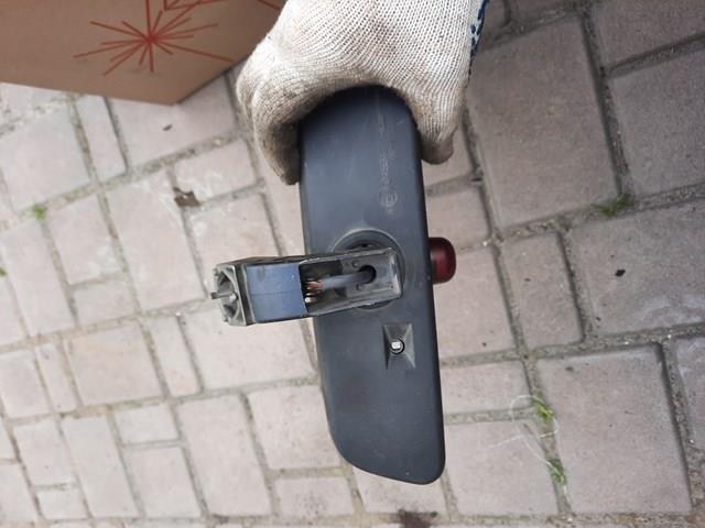 Дзеркало заднього виду в салоні BMW 5