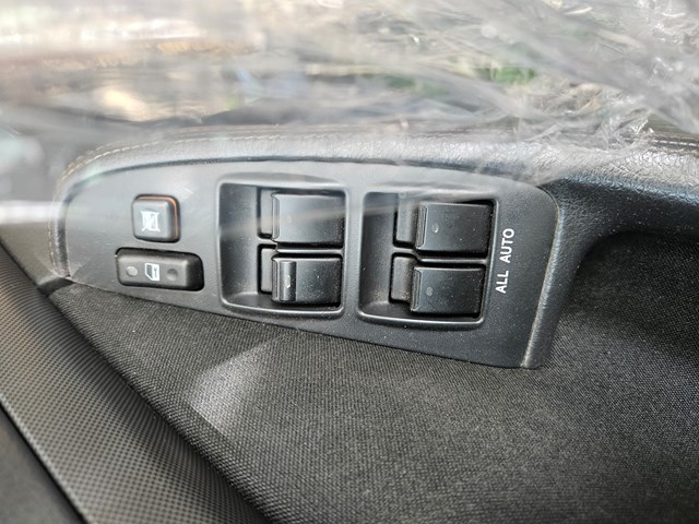 Кнопки переднього лівого склопід'ємника 8482005100 TOYOTA