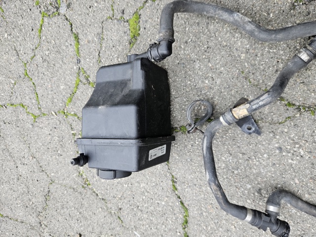 Бачок розширювальний 8MA376755211 HELLA