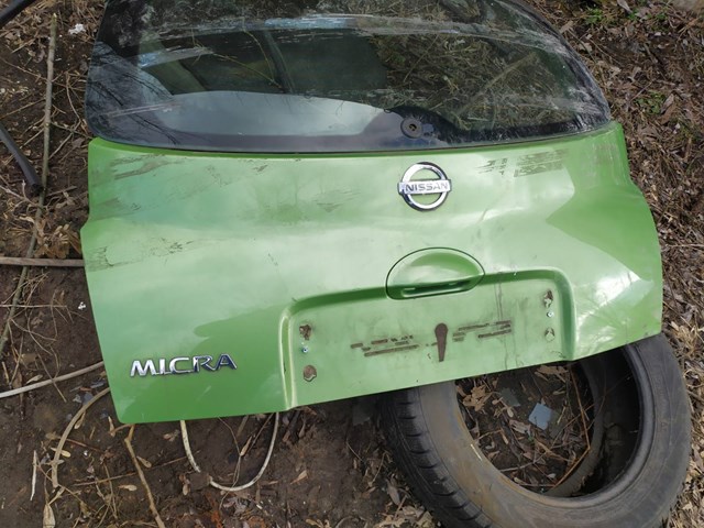 Задні двері багажника 90100AX630 NISSAN