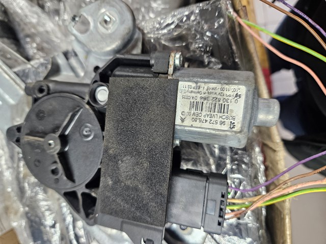 Мотор склопідйомника водійських дверей 9221CX PEUGEOT