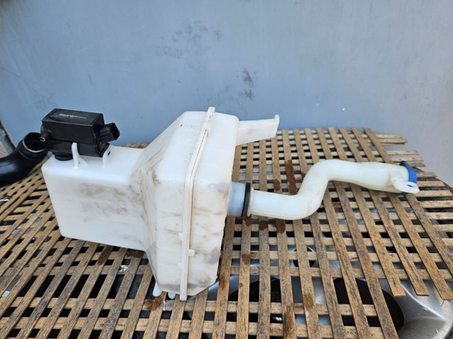 Бачок склоомивача 986101C501 HYUNDAI