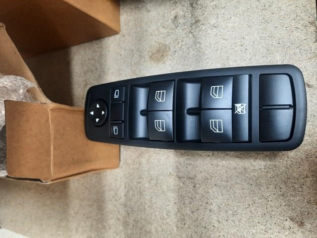 Кнопки переднього лівого склопід'ємника A2518300090 MERCEDES