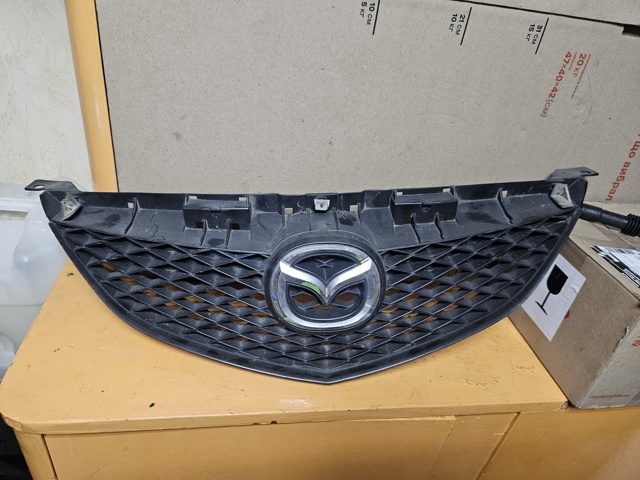 Решітка радіатора GJ6A50712 MAZDA