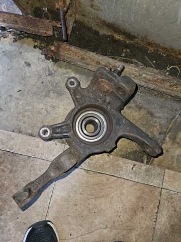 Цапфа передні праві RUB500141 LAND ROVER