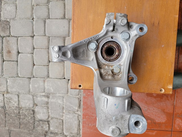 Цапфа передні праві 32221147 VOLVO