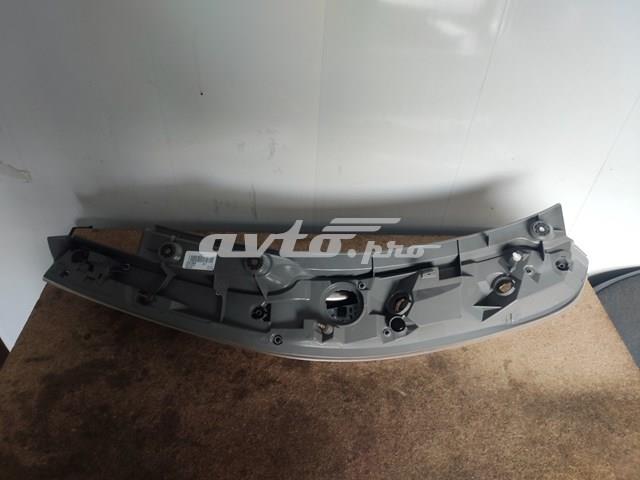 Задні ліхтарі 265509RB0A NISSAN