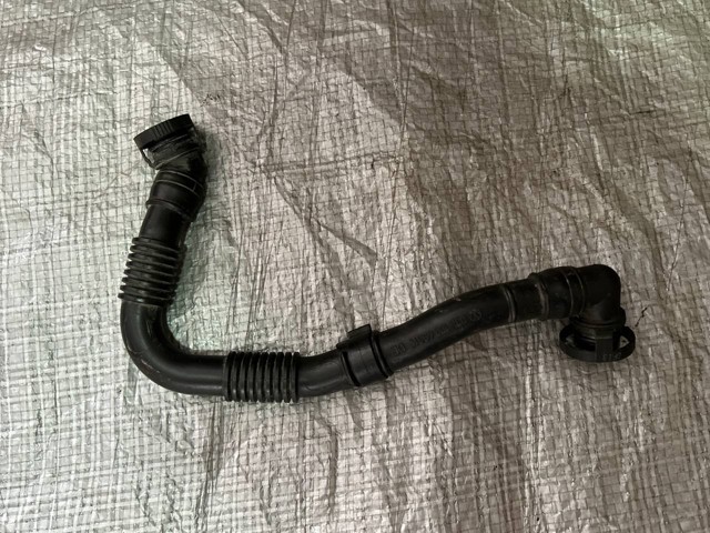 Трубка відводу картерних газів 03L103493K VAG