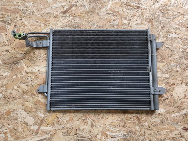 Радіатор охолодження кондиціонера Skoda Octavia 2 A5