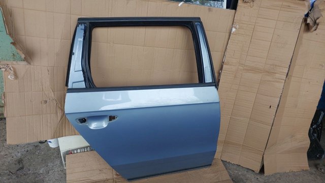 Двері пасажирські задні праві Фольксваген Пассат B7