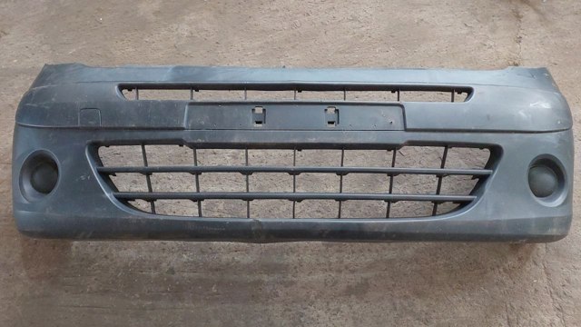 Бампер передній 8200436678 RENAULT
