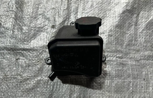 Бачок гідропідсилювача A0004602883 MERCEDES