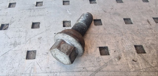 Болти до колеса Mercedes Sprinter I 2-t