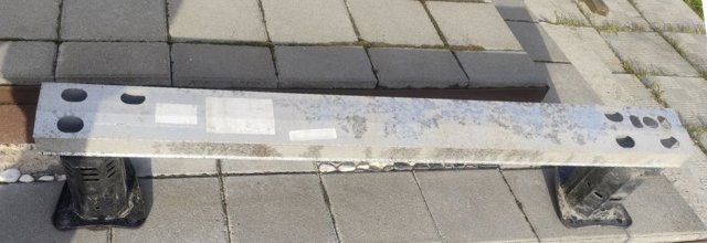 Швелер бампера Toyota Prius