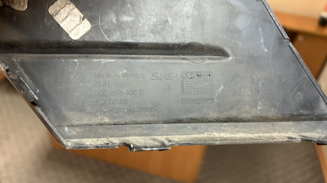 Решітка переднього бампера, права 5C6853666E VAG