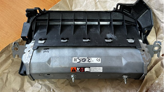 Ейрбег захисту колін нижня 7390042050C0 TOYOTA