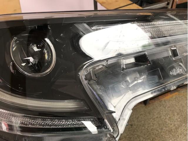 Фара передня права 8111002S70 TOYOTA