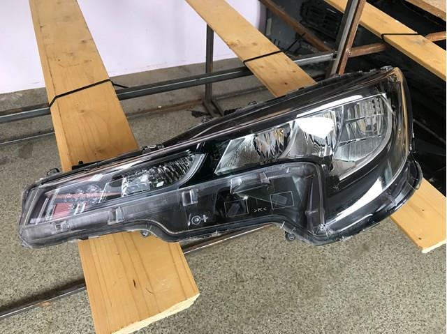 Блок фара ліва 8115002S60 TOYOTA