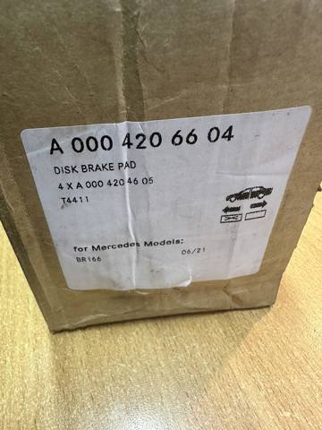 Колодки гальмівні дискові комплект A0004206604 MERCEDES