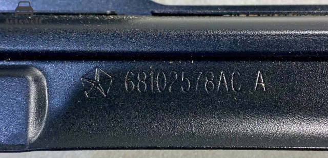 Накладка задніх дверей, правих, вертикальних 68102578AD CHRYSLER
