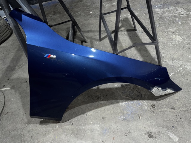 Переднє праве крило 41359633624 BMW