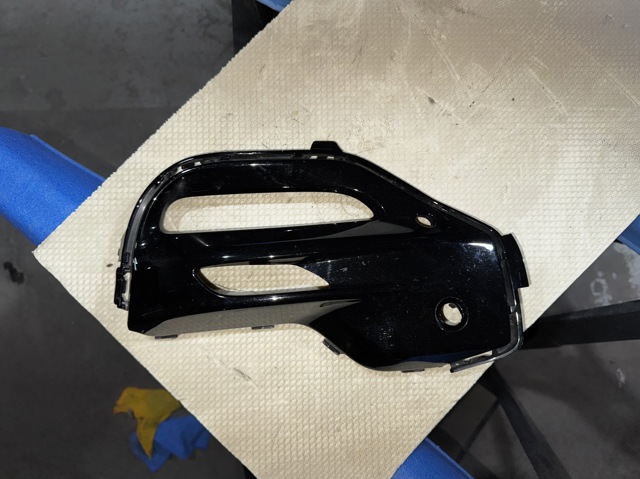 Ободок/окантовка фари противотуманной, правий 51118099732 BMW
