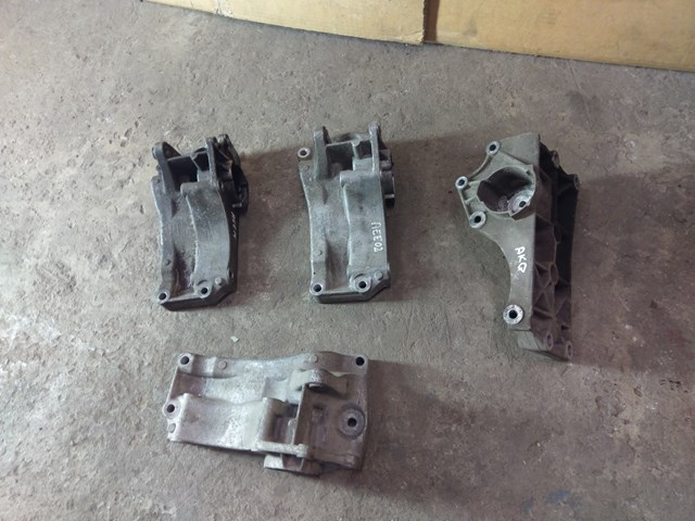 Кріплення генератора 030145167D VAG