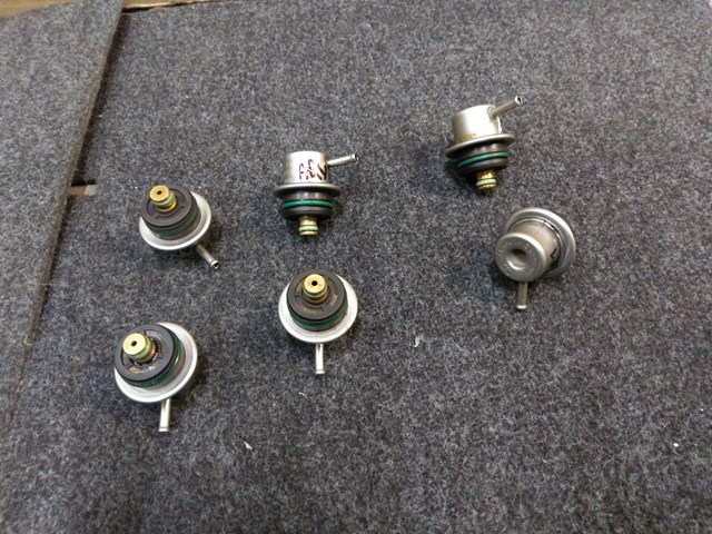 Регулятор тиску палива в паливній рейці 037133035C VAG