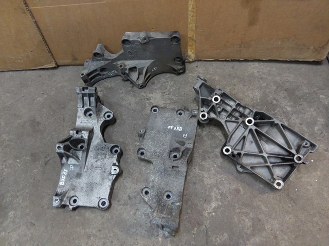 Кронштейн кріплення генератора 03G903143A VAG
