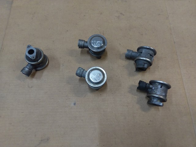 Клапан подачі вторинного повітря 06A131351 VAG