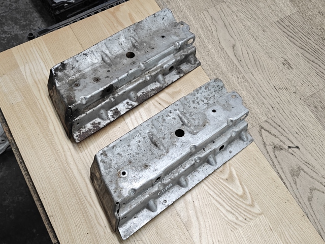 Кришка випускного колектора 06H129597K VAG