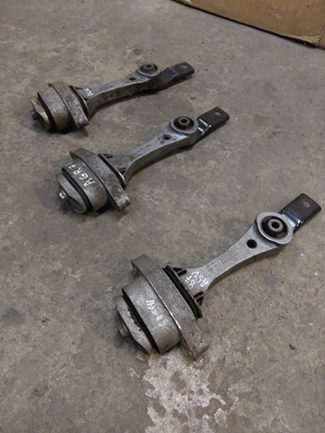 Опора двигуна задня 1J0199851R VAG
