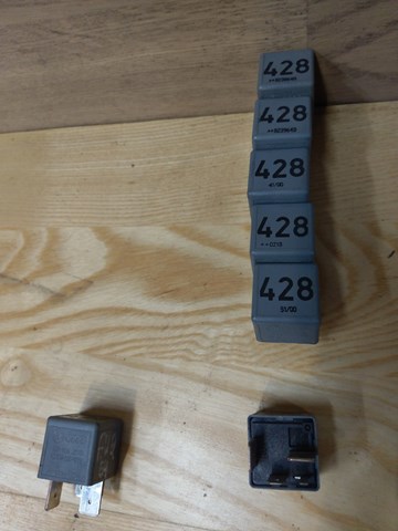 Реле паливного насоса 1J0906381B VAG