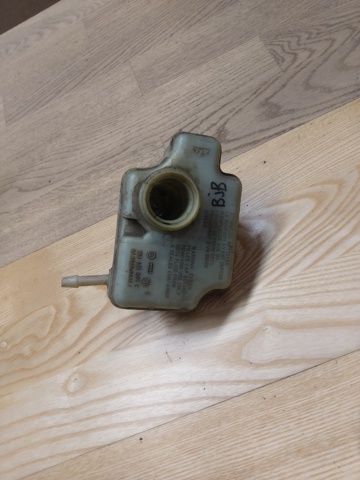 Бачок головного гальмівного циліндру Volkswagen Passat B7