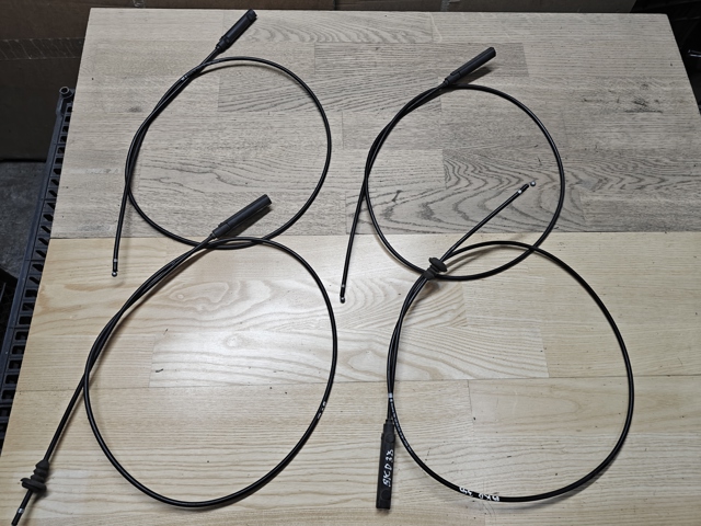 Трос капота без ручки 1Z0823535A VAG