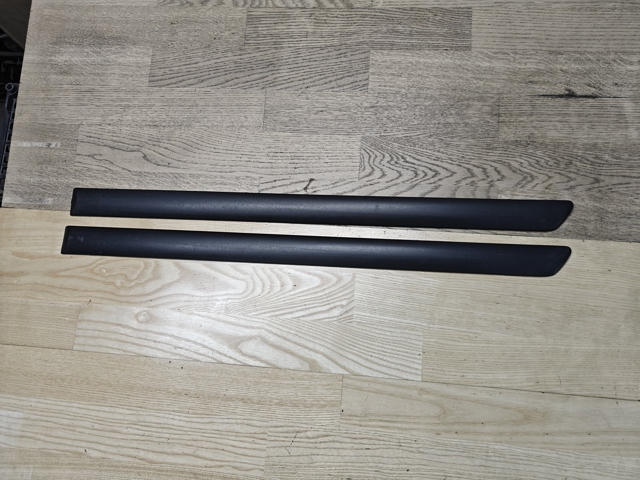 Накладка задніх дверей 1Z0853753C VAG