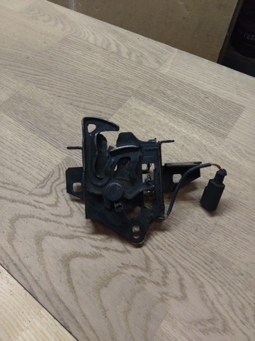 Замок кришки капота 3B0823509AB VAG