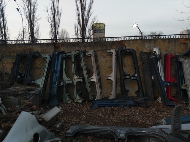 Поріг зовнішній лівий 3B5809847A VAG