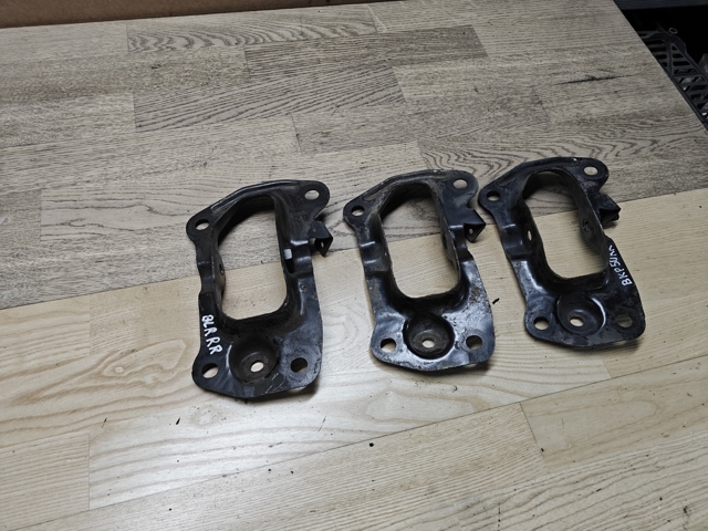 Кронштейн задньої балки 3C0505130A VAG