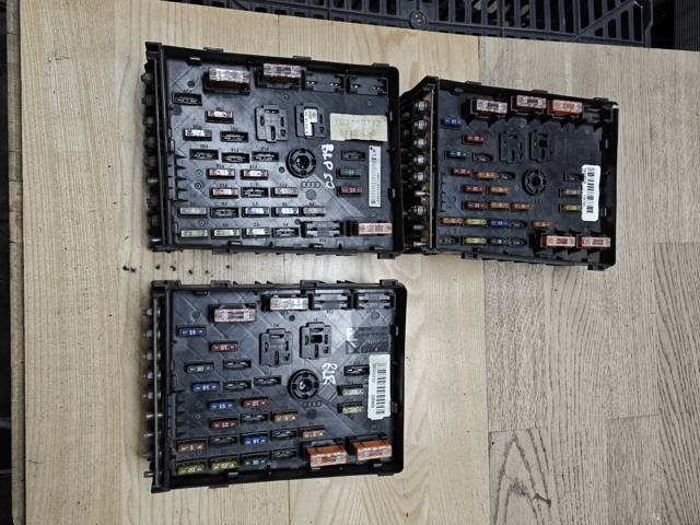 Коробка запобіжників 3C0937125 VAG