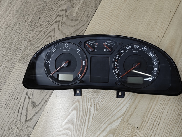 Щиток приладів (комбінація) 3U0920811A VAG