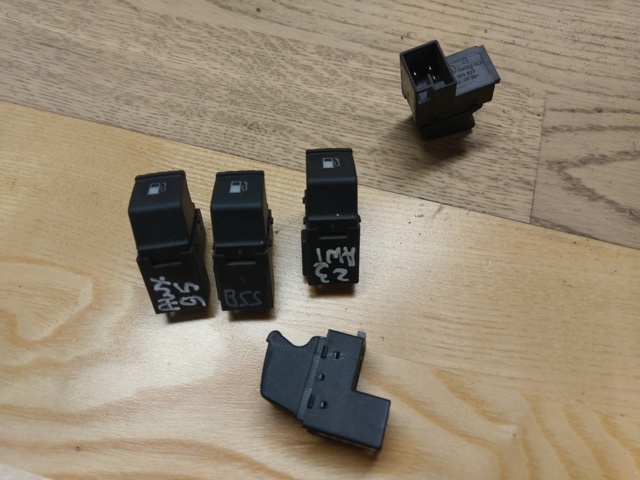 Кнопка відкриття лючка бензобака 3U0959833 VAG