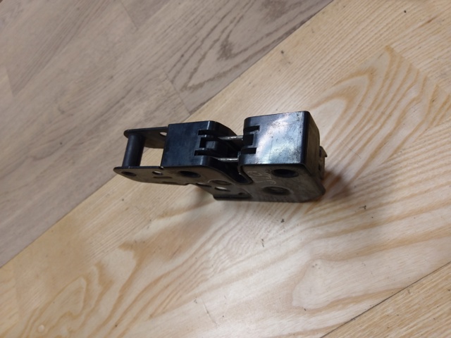 Замок кришки капота 5J0823509 VAG