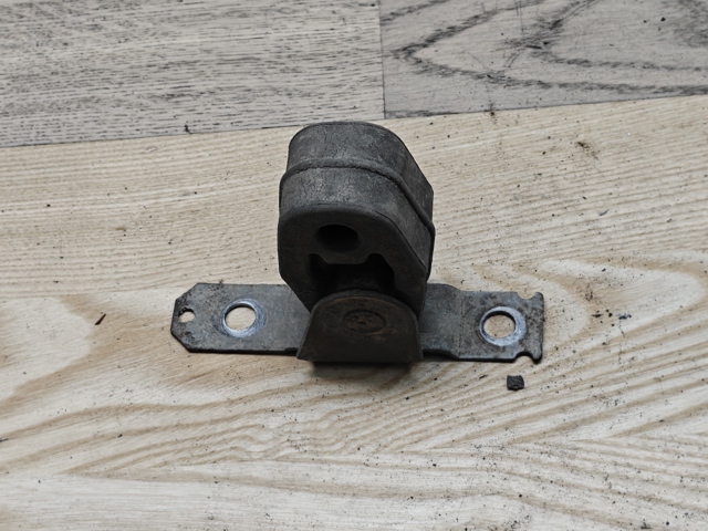 Подушка кріплення глушника 6Q0253144G VAG